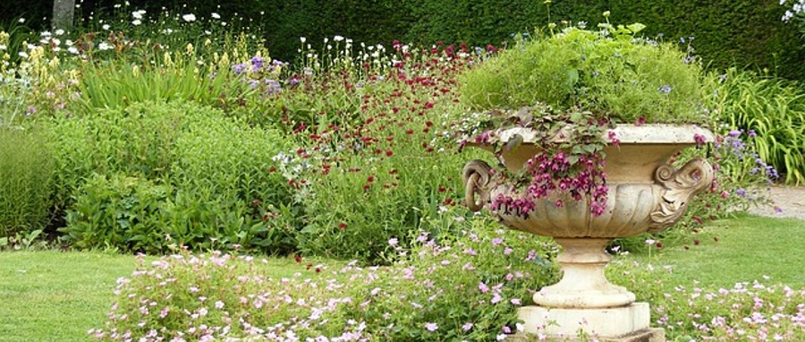 Use a Feature Element As a Centre Piece of Your Garden Design | Best
